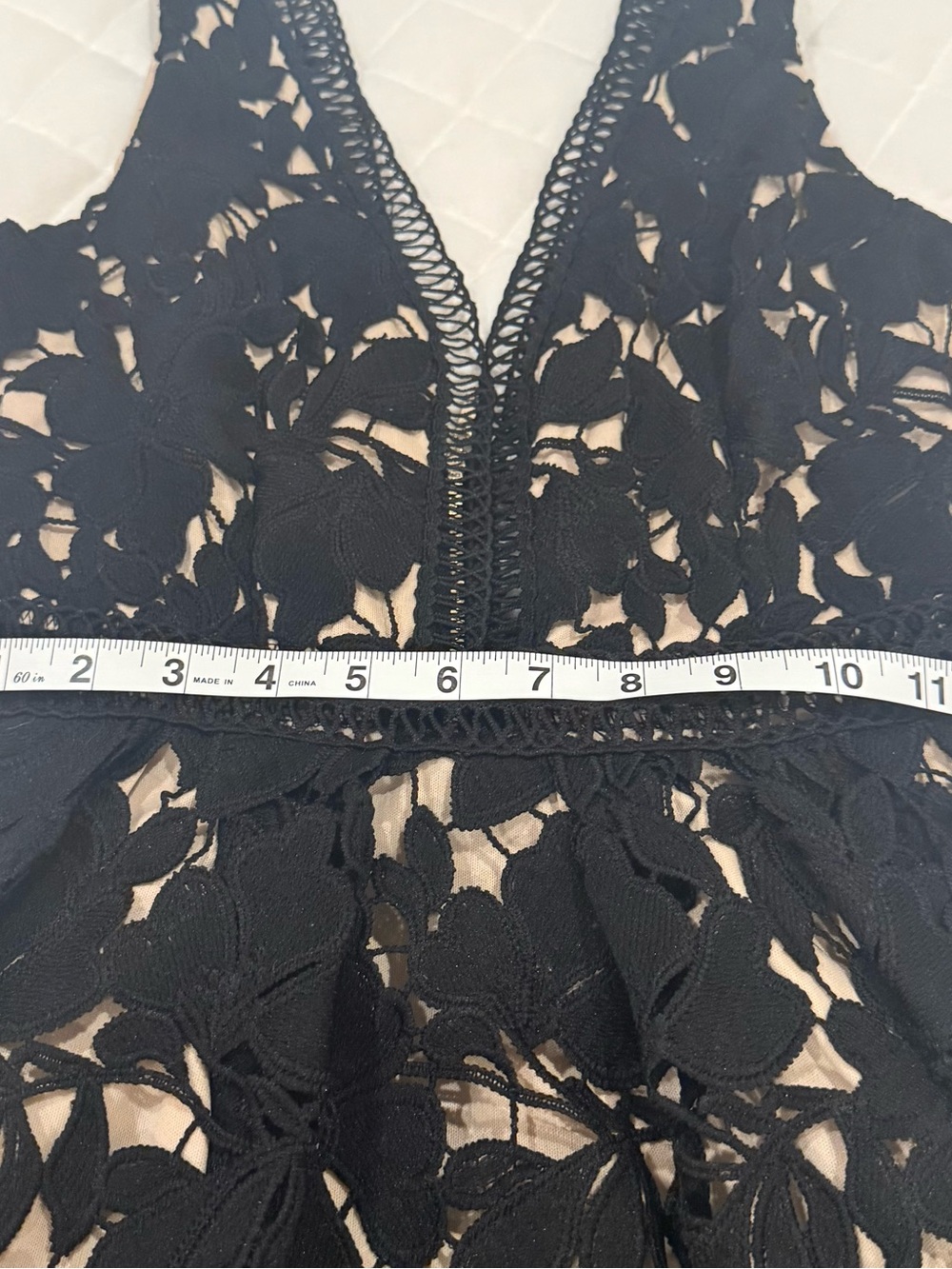 Romeo & Juliet Couture Black & Nude Crochet Floral Lace Dress Size - Size Small - Picture 6 of 11